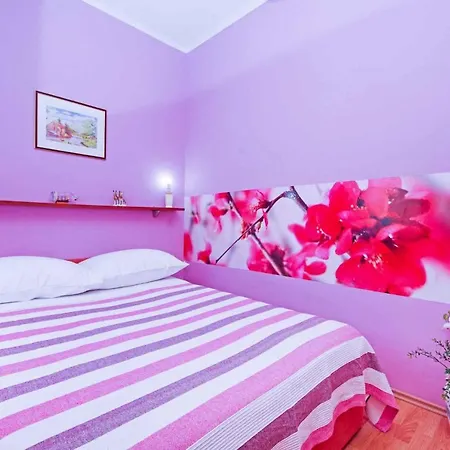 In 6683 Apartment *