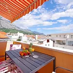 In 6683 * Makarska