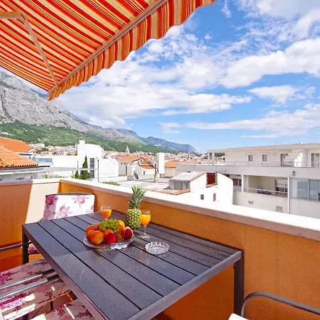 In 6683 * Makarska